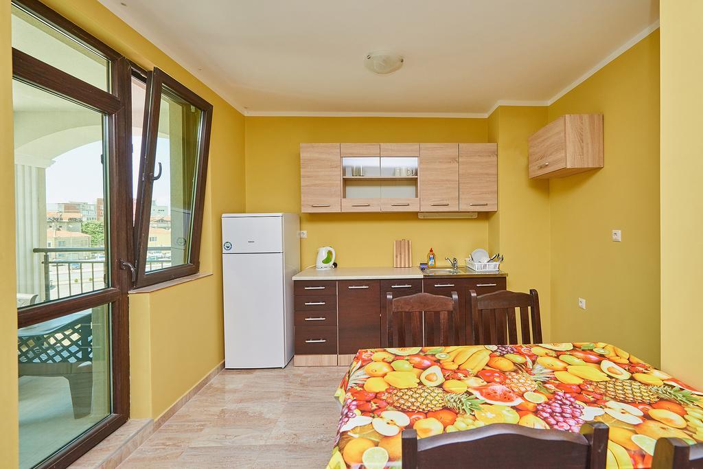 Evi Apartments 2 Pomorie Exterior photo